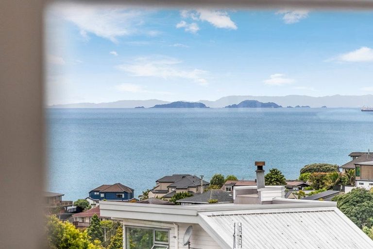 Photo of property in 1/53 Deep Creek Road, Waiake, Auckland, 0630