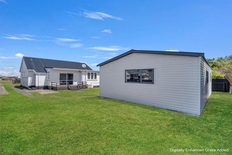 Photo of property in 33 Matipo Street, Castlecliff, Whanganui, 4501