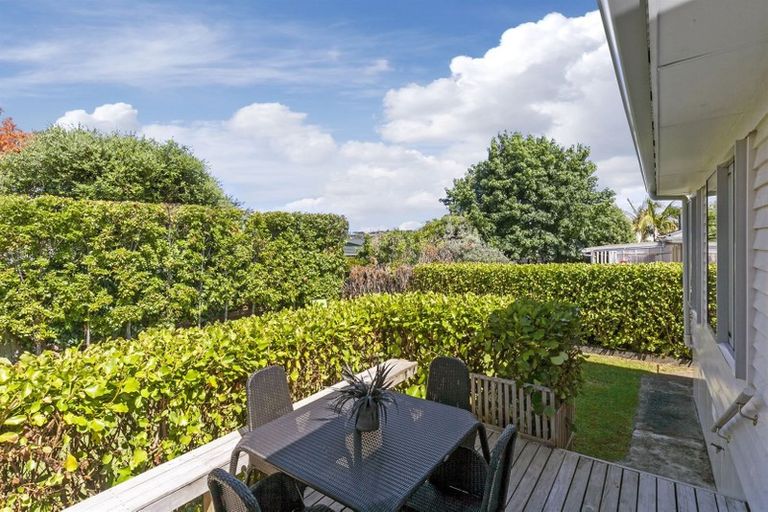 Photo of property in 2/12 Beatrice Avenue, Hillcrest, Auckland, 0627