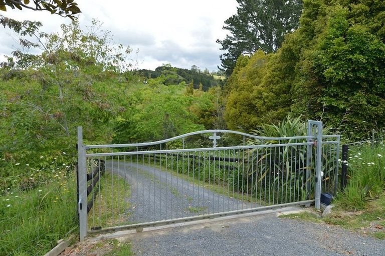 Photo of property in 305 Whananaki Road North, Opuawhanga, Hikurangi, 0181