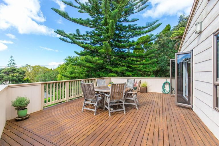 Photo of property in 221 Woodlands Park Road, Titirangi, Auckland, 0604