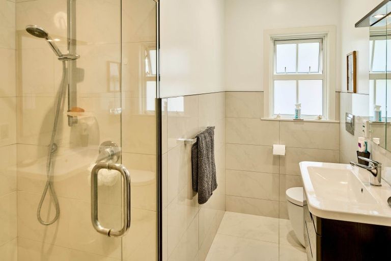 Photo of property in 100 Cheviot Road, Lowry Bay, Lower Hutt, 5013