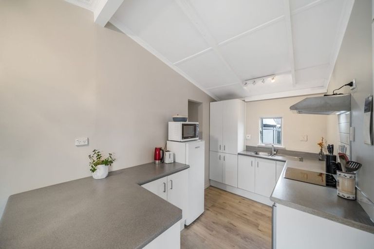 Photo of property in 98 Prestons Road, Redwood, Christchurch, 8051