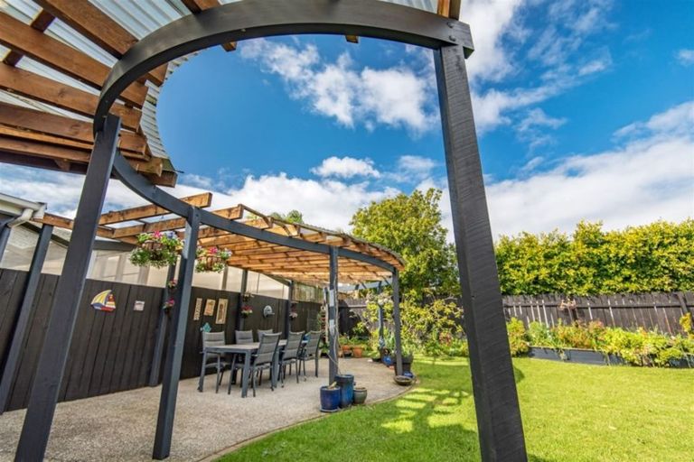 Photo of property in 3a Fraser Road, Narrow Neck, Auckland, 0624