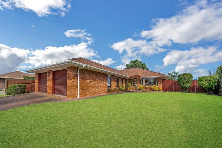 Photo of property in 16 Westholm Way, Pahurehure, Papakura, 2113