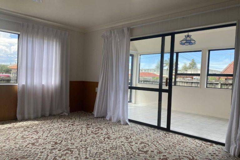 Photo of property in 18 Riverside Road, Orewa, 0931