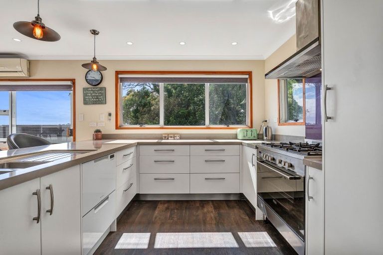 Photo of property in 377 Mangorei Road, Merrilands, New Plymouth, 4312