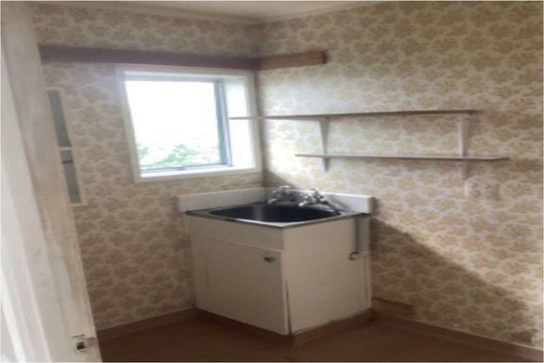 Photo of property in 1 Albany Road, One Tree Point, 0118