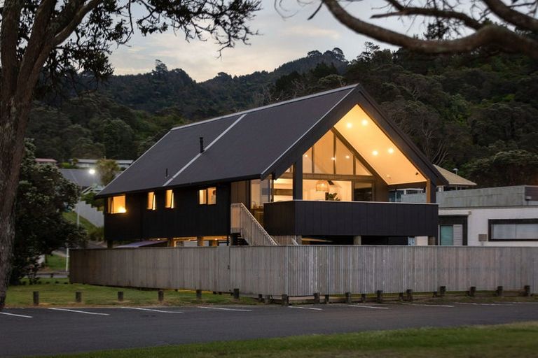 Photo of property in 10b Beach Road, Waihi Beach, 3611