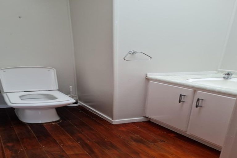 Photo of property in 89 Gossamer Drive, Pakuranga Heights, Auckland, 2010