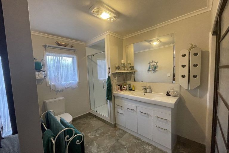 Photo of property in 106 Everglade Drive, Totara Heights, Auckland, 2105