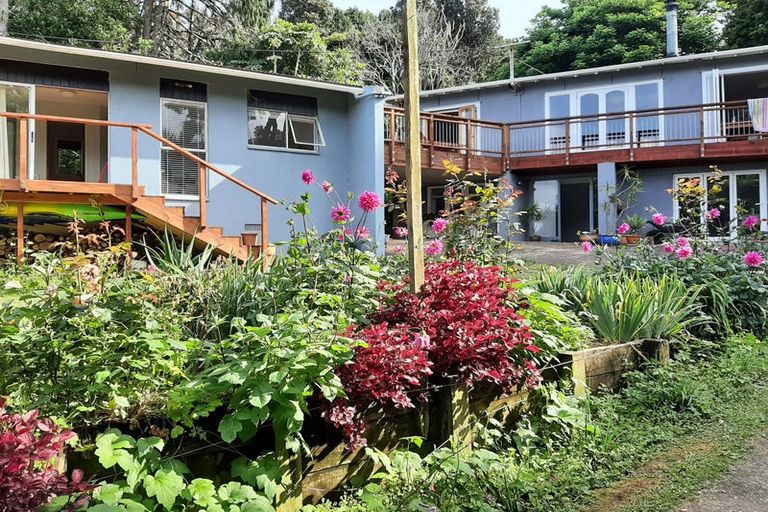 Photo of property in 95 Cornwallis Road, Cornwallis, Auckland, 0604