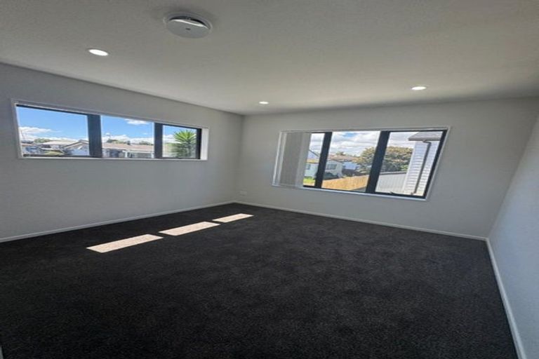 Photo of property in 35 Wai Iti Place, Clendon Park, Auckland, 2103
