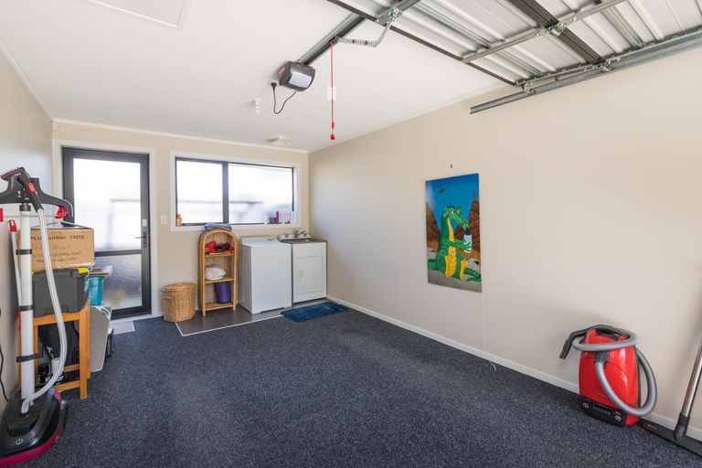 Photo of property in 15 Thomson Street, West End, Palmerston North, 4412