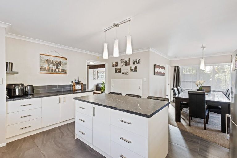 Photo of property in 4 Cargill Place, Frankleigh Park, New Plymouth, 4310