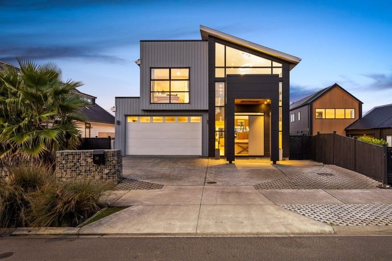 Photo of property in 28 Tai Crescent, Hobsonville, Auckland, 0616