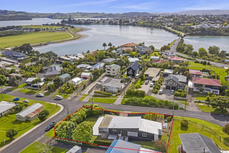 Photo of property in 2 Taipari Avenue, Raglan, 3225