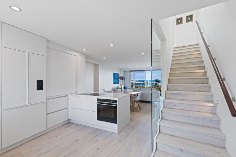 Photo of property in Weekeston Apartments, 2a Nobs Line, Strandon, New Plymouth, 4312