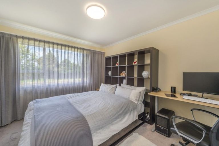 Photo of property in 14 Oakfield Crescent, Pukete, Hamilton, 3200