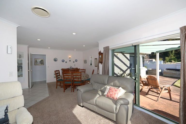 Photo of property in 6a Dules Walk, Taradale, Napier, 4112