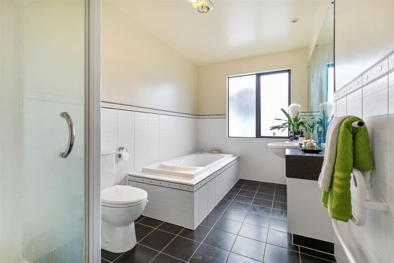 Photo of property in 27 Coachman Drive, Flat Bush, Auckland, 2016