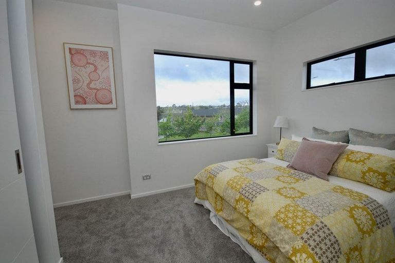 Photo of property in 123e Sunnynook Road, Forrest Hill, Auckland, 0620