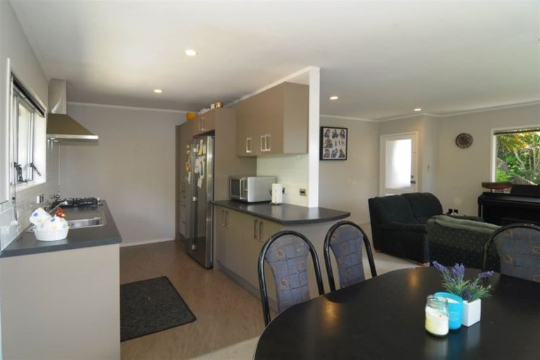 Photo of property in 1/333 Triangle Road, Massey, Auckland, 0614