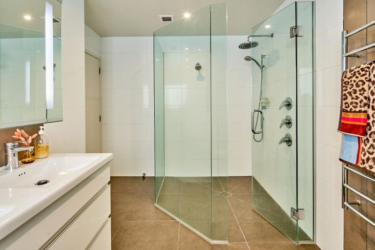 Photo of property in 25 The Crescent, Roseneath, Wellington, 6011