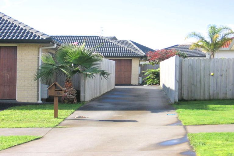 Photo of property in 8 Mulroy Place, East Tamaki Heights, Auckland, 2016