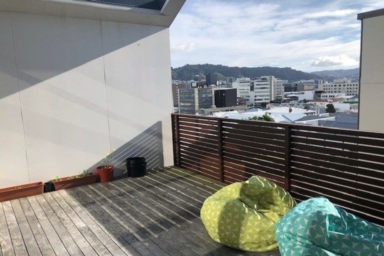 Photo of property in 76 Brougham Street, Mount Victoria, Wellington, 6011