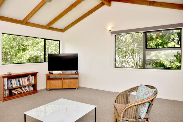 Photo of property in 9 Geoffrey Road, Torbay, Auckland, 0630
