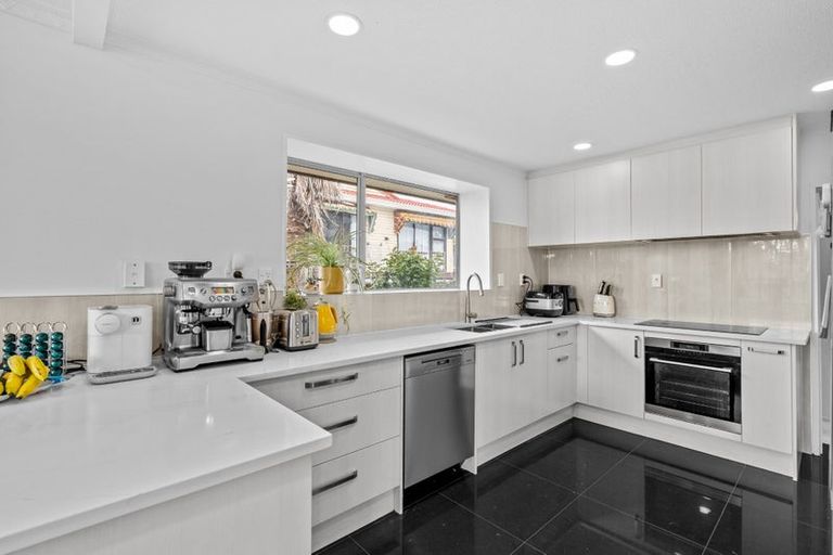 Photo of property in 207 Maidstone Road, Avonhead, Christchurch, 8042