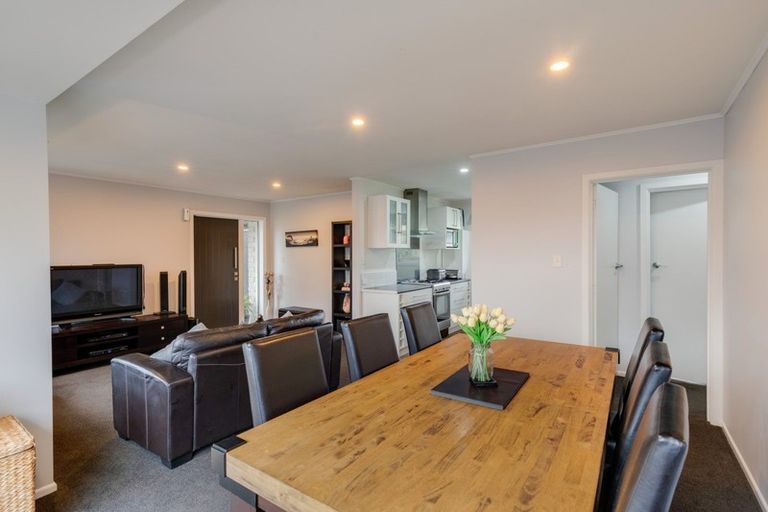 Photo of property in 4 Saunders Place, Redwood, Christchurch, 8051