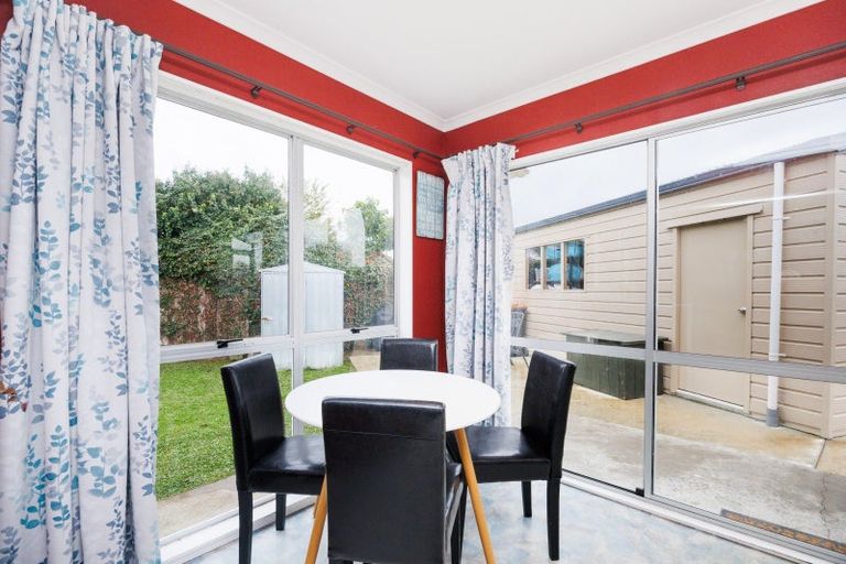 Photo of property in 17 Saturn Crescent, Milson, Palmerston North, 4414