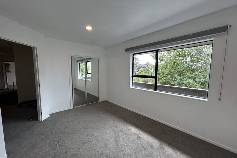 Photo of property in 1/2 Heatherleigh Rise, Northcross, Auckland, 0632