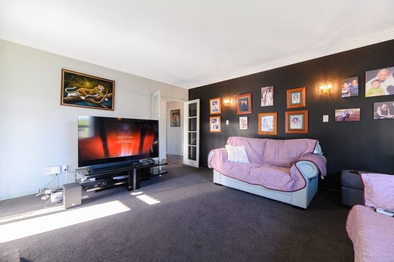 Photo of property in 9 Longburn Road, Henderson, Auckland, 0610