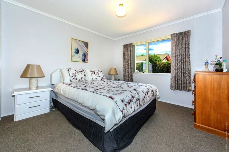 Photo of property in 5 Patricia Place, Harewood, Christchurch, 8051