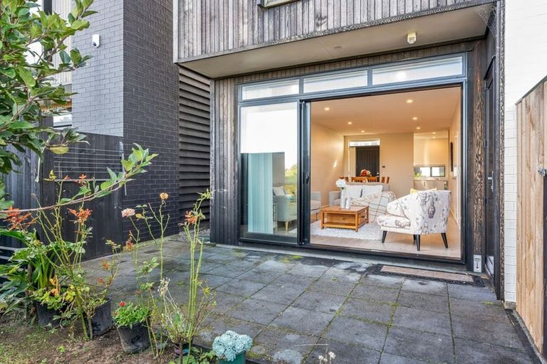 Photo of property in 15 Battalion Drive, Papakura, 2110