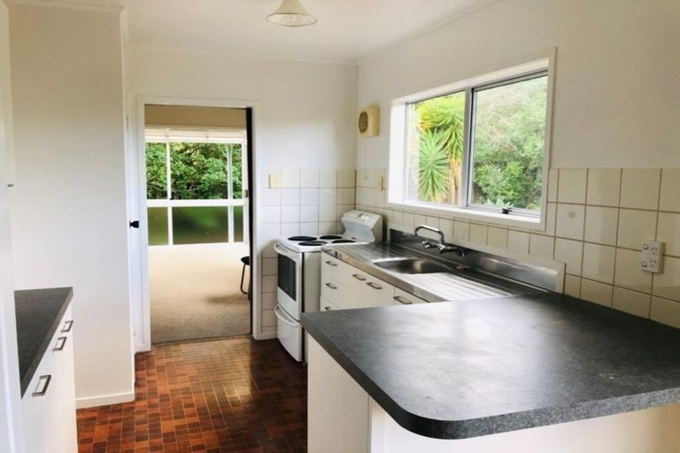 Photo of property in 81 John Downs Drive, Browns Bay, Auckland, 0630