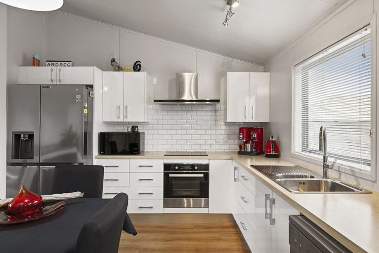 Photo of property in 3a Kingsbridge Drive, Burwood, Christchurch, 8083