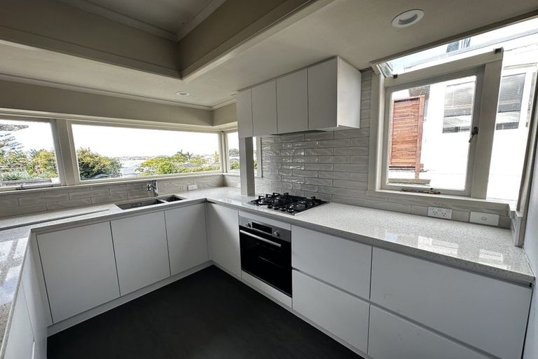 Photo of property in 93 Sylvan Avenue, Northcote, Auckland, 0627