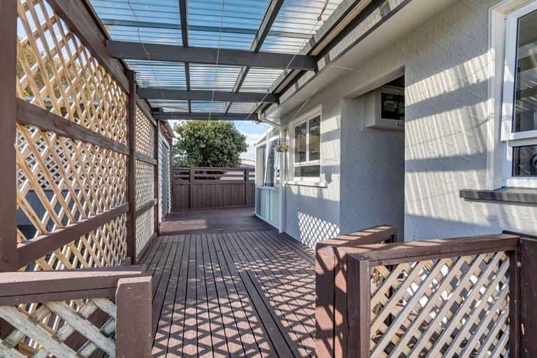 Photo of property in 40 Queens Road, Glen Avon, New Plymouth, 4312