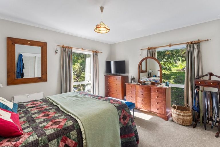 Photo of property in 28 Kakariki Grove, Waikanae, 5036