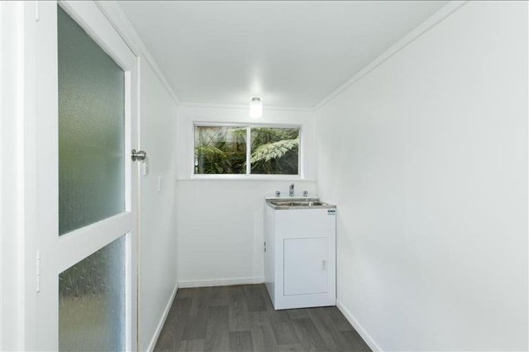 Photo of property in 1/8 Rewi Street, Torbay, Auckland, 0630