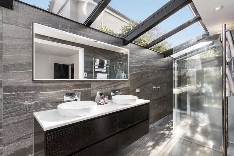 Photo of property in 40 Wroxton Terrace, Merivale, Christchurch, 8014