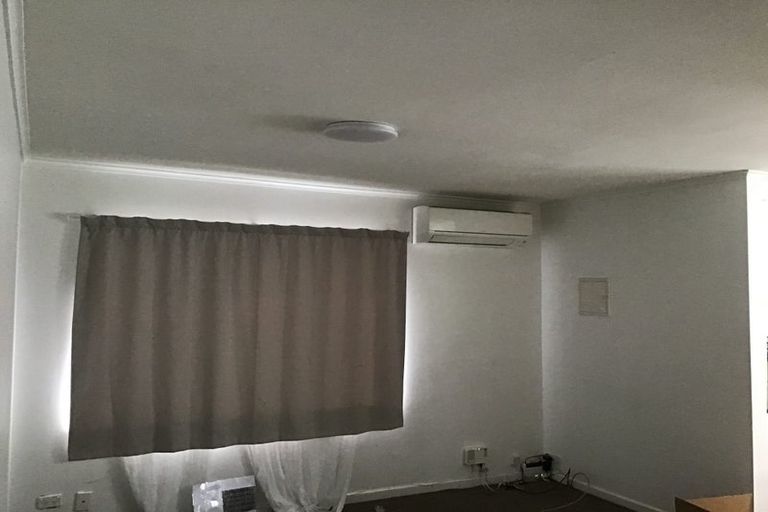 Photo of property in 4 Vanguard Road, Kelston, Auckland, 0602