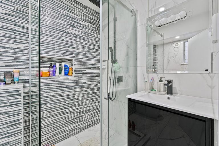 Photo of property in 214a Edmonton Road, Te Atatu South, Auckland, 0610