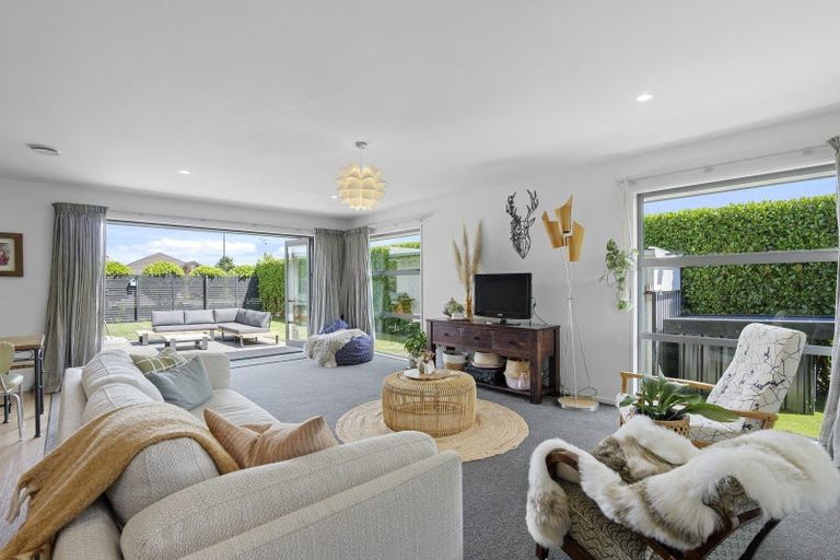 Photo of property in 15 Whitau Place, Marshland, Christchurch, 8083