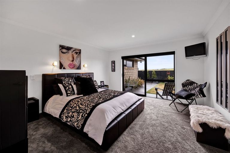 Photo of property in 17 Wentworth Lane, Waiwhakaiho, New Plymouth, 4312