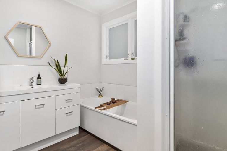 Photo of property in 25 Waikite Road, Welcome Bay, Tauranga, 3112